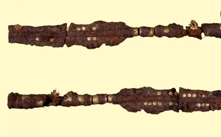 نیزه های طلاکوب